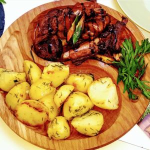 РЕБЕРЦЯ, ЗАПЕЧЕНІ В ВИННО-МЕДОВІЙ ГЛАЗУРІ